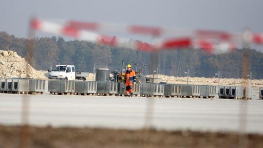 Dokąd chcemy latać z lotniska w Świdniku? \"Londyn, Szczecin, Oslo\"