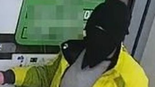 Dokładnie zamaskowany chciał okraść sklep. Przegoniły go sprzedawczynie