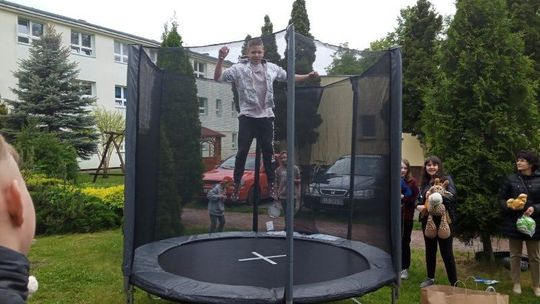 Dom Dziecka z Kijan ma nową trampolinę od lubelskich terytorialsów