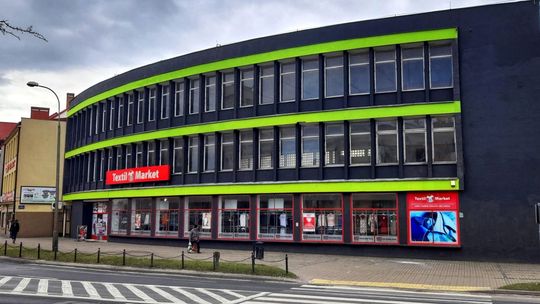 Dom handlowy "Powiśle" z nową elewacją. Będą tutaj ćwiczyć i walczyć