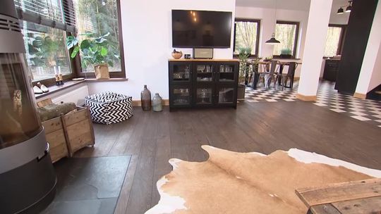 Dom inspirowany stylem starych fabryk. Jak wygląda w środku?