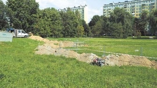 Dom seniora zamiast zielonego placu. Budowa znowu ruszyła. Zatrzyma ją wojewoda?