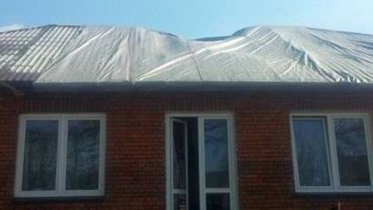 Dom starszego małżeństwa po pożarze zamienił się w ruinę. Potrzebna pomoc