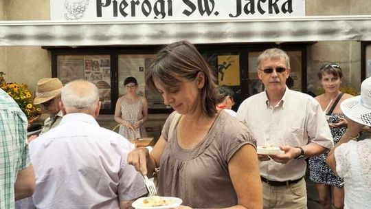 Dominikanie sprzedali ponad 18 tys. pierogów. Pieniądze wspomogą remont bazyliki