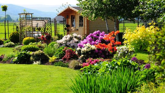 Domki narzędziowe na małej działce – sprytne rozwiązania i układ wnętrza