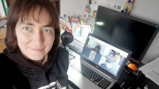 Domowe komplety. Nauka przez komputer jeszcze z potknięciami