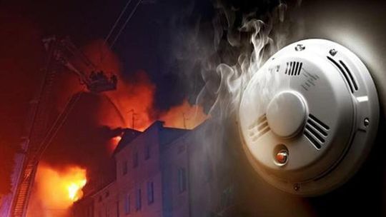 Domownicy uciekli w porę. Uratowała ich czujka