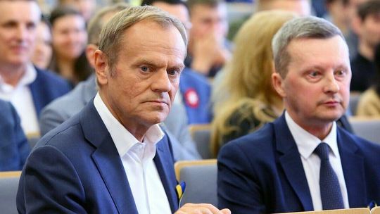 Donald Tusk zniesie prawo do azylu? Liczba wniosków o ochronę rośnie lawinowo