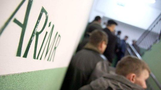 Dopłaty dla rolników. Kolejki w biurze ARiMR w Elizówce