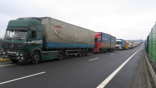 Dorohusk: Granica zamknięta dla tirów wyjeżdżających z Polski
