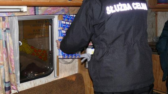 Dorohusk: Owczarek wywąchał papierosy w wozie kempingowym