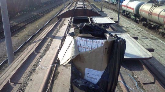 Dorohusk: Przemytnicy ukryli papierosy w ładunku rzepaku