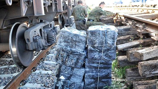 Dorohusk: Trefne papierosy w kamieniach