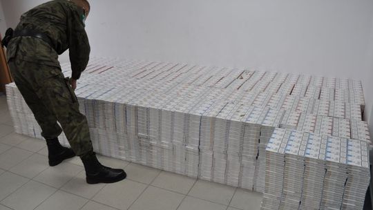 Dorohusk: Tysiące paczek papierosów w ładunku tłucznia