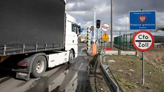 Dorohusk: Weterynarze śpią, a kolejka TIR-ów rośnie