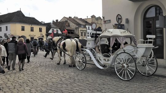 Dorożki znikną z Kazimierza Dolnego? Właściciele chcą specjalnego traktowania
