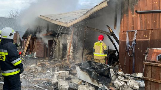 Dostali sygnał o pożarze, prawdopodobnie wybuchła butla z gazem. Nie żyje kobieta