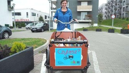 Dostaniesz książkę na ulicy. Zabierz albo oddaj do biblioteki