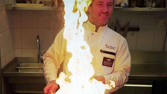 Doświadczenie zdobywał w wielu lubelskich restauracjach. Gotuje z uczuciem