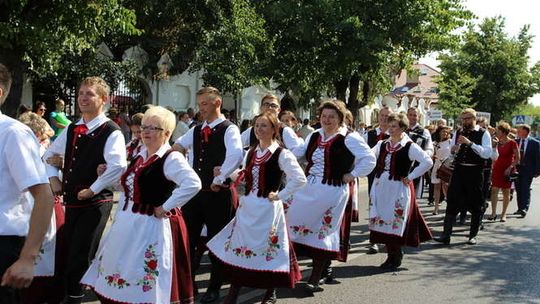 Dożynki powiatu lubartowskiego z zespołem Bracia (zdjęcia)