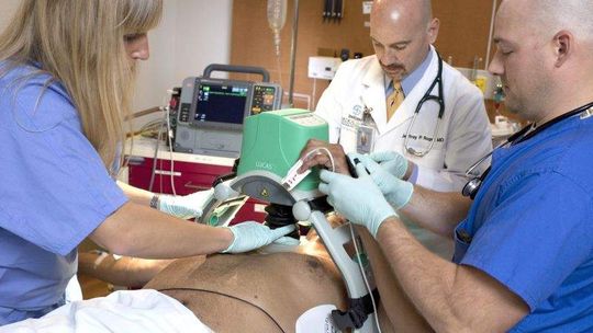 Dr Lucas jeździ w każdej bialskiej karetce