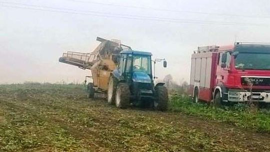 Dramatyczne sceny na polu. Stracił syna z oczu, znalazł tylko jego czapkę