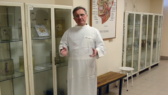 Dramatyczny apel dziekana do studentów Uniwersytetu Medycznego: „Brakuje nam rąk do pracy”