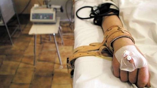 Dramatyczny finał imprezy z narkotykami. Lekarze długo walczyli o życie 18-latka