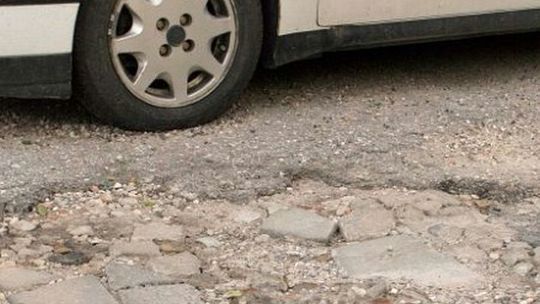 Droga Frampol-Wysokie miała przejść remont. Wykonawca nawet nie zaczął