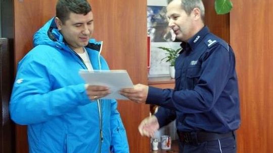 Drogą jechał pijany kierowca. Zatrzymał go pan Bartłomiej