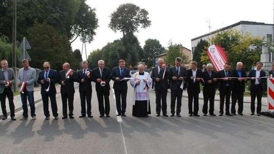 Droga Ostrów Lubelski - Uścimów po remoncie. Wstęga opadła, auta pojechały