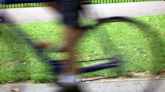 Droga rowerowa nad zalew: Wariaci urządzają sobie wyścigi