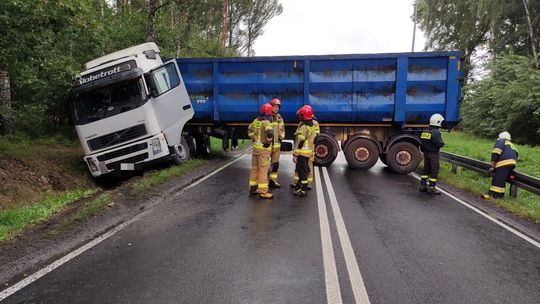 Droga wojewódzka z Puław do Żyrzyna zablokowana