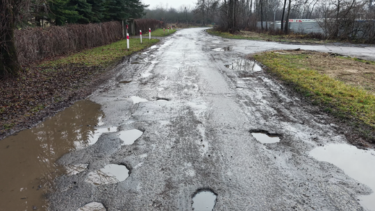 Drogi na os. Kolejowym do poprawy. Koniec z dziurami i kałużami