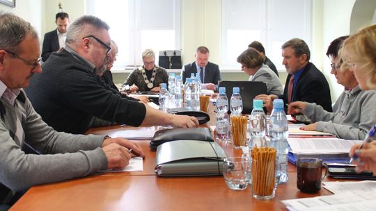 Drogi, solary i place zabaw. Na co gmina Puławy wyda pieniądze w 2019 roku?