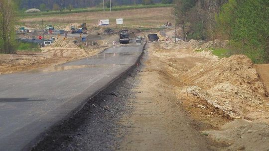 Drogi wojewódzkie w rozbudowie. Kierowcy pytają o DW 858