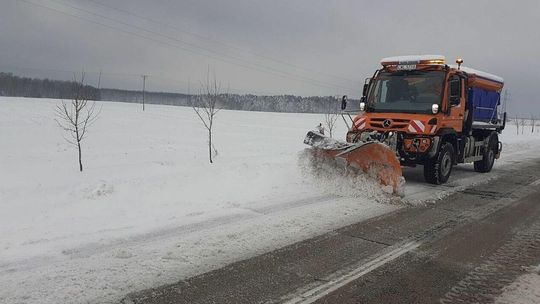 Drogowcy ostrzegają. Na których trasach w Lubelskiem jest ślisko?