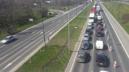Drogowe piekło na skrzyżowaniu al. Solidarności z Sikorskiego. Dziś będzie jeszcze gorzej