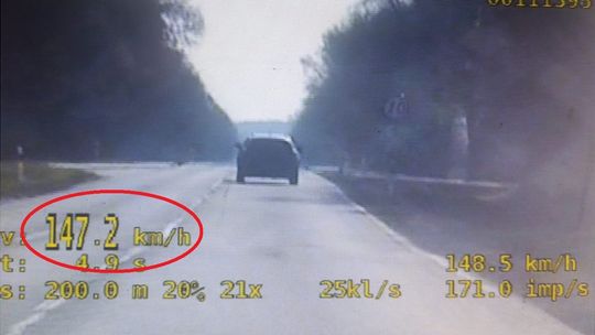 Drogowy pirat pędził 147 km/h. Stracił prawo jazdy na miejscu