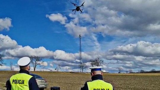 Dron pomógł złapać sześciu kierowców. Chodziło o wyprzedzanie
