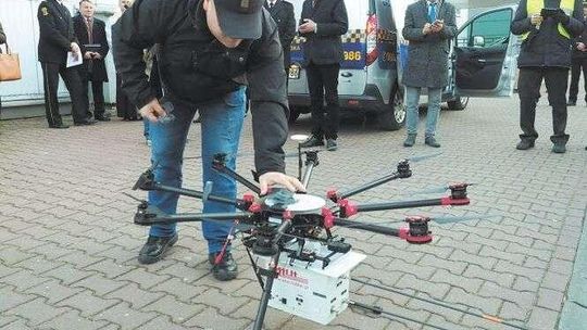 Dron zajrzy do komina i sprawdzi czym palą mieszkańcy