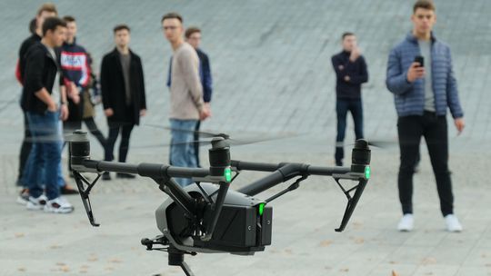 Drony i drukarki 3D w szkołach po to, żeby zawód dał pracę