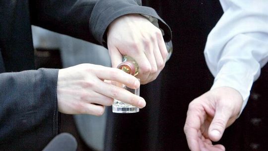Druga fala zatruć metanolem w Czechach. Zabójczy spirytus dotrze do Polski?
