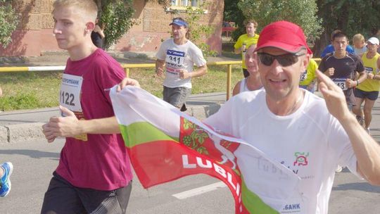 Druga młodość po czterdziestce. Piotr Chmielewski biega i promuje Lublin