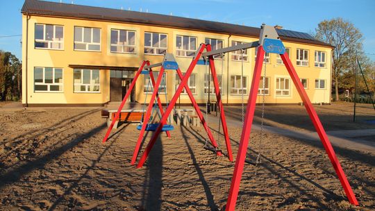 Drugie życie dawnych szkół. W Maniach Dom Dziecka, a w Łózkach zakład leczniczy 