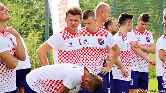 Drużynowe stroje piłkarskie – jak je dobrze spersonalizować?