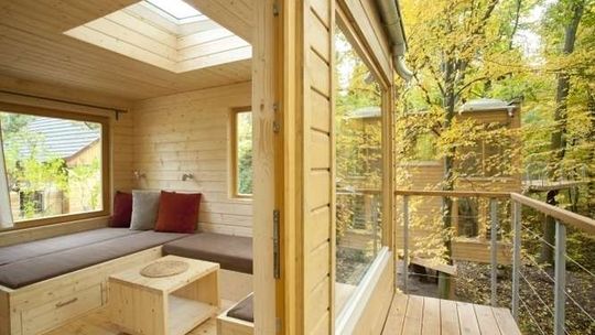 Drzemka w drzewach. Te apartamenty zdobywają nagrody i podbijają serca turystów