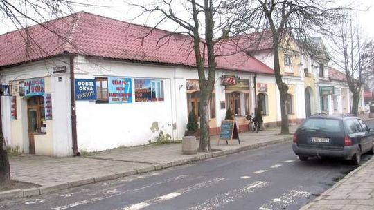 Drzewa znikną,  bo... niszczą zabytki