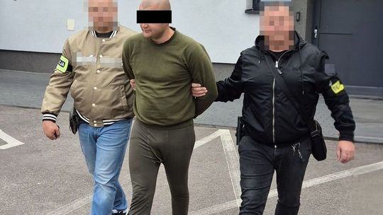 Dusił ją, aż straciła przytomność. Zarzut usiłowania zabójstwa dla 28-latka