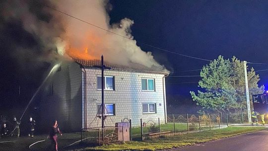 Duża rodzina straciła dom w pożarze. Można pomóc w odbudowie 
